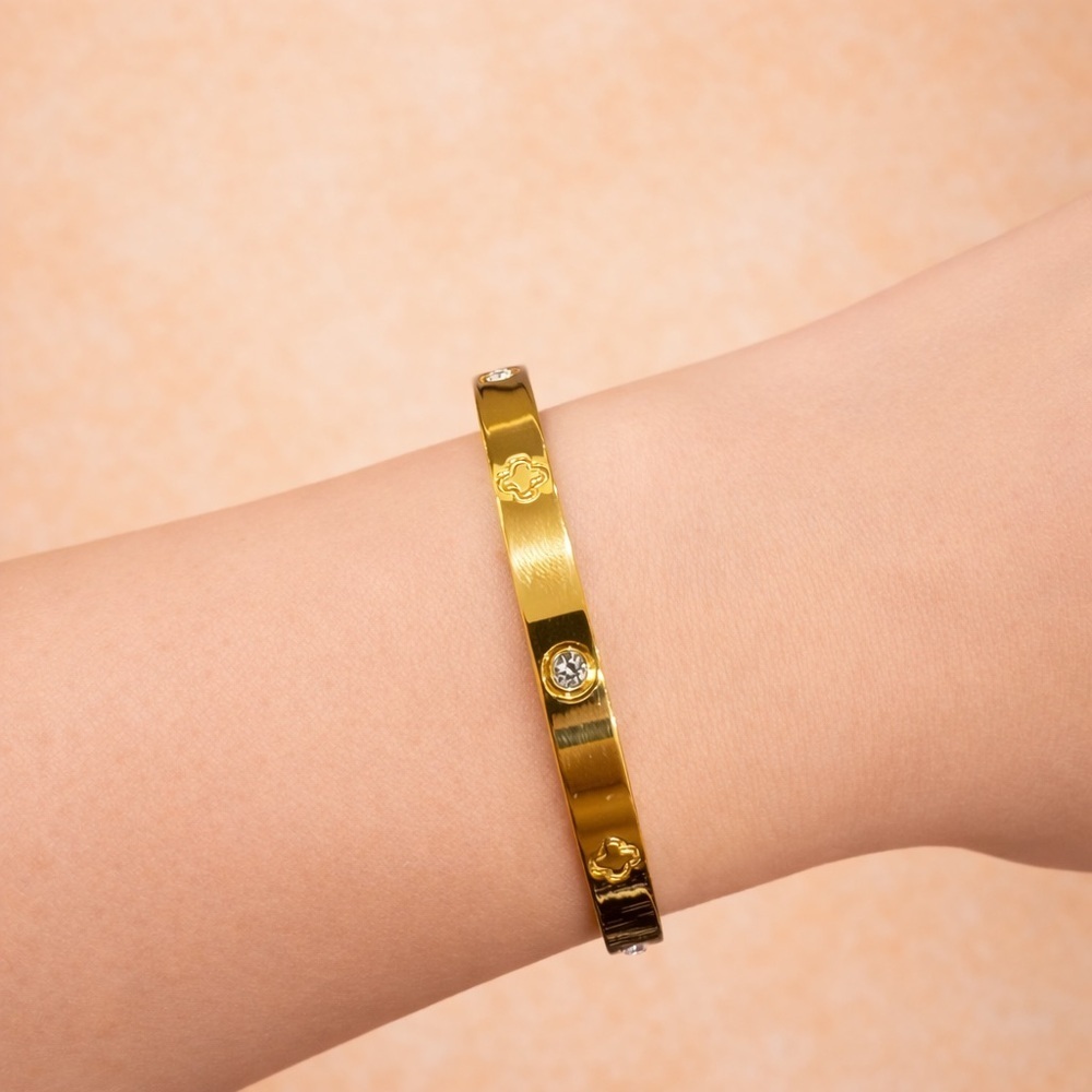 CLOVER BANGLE